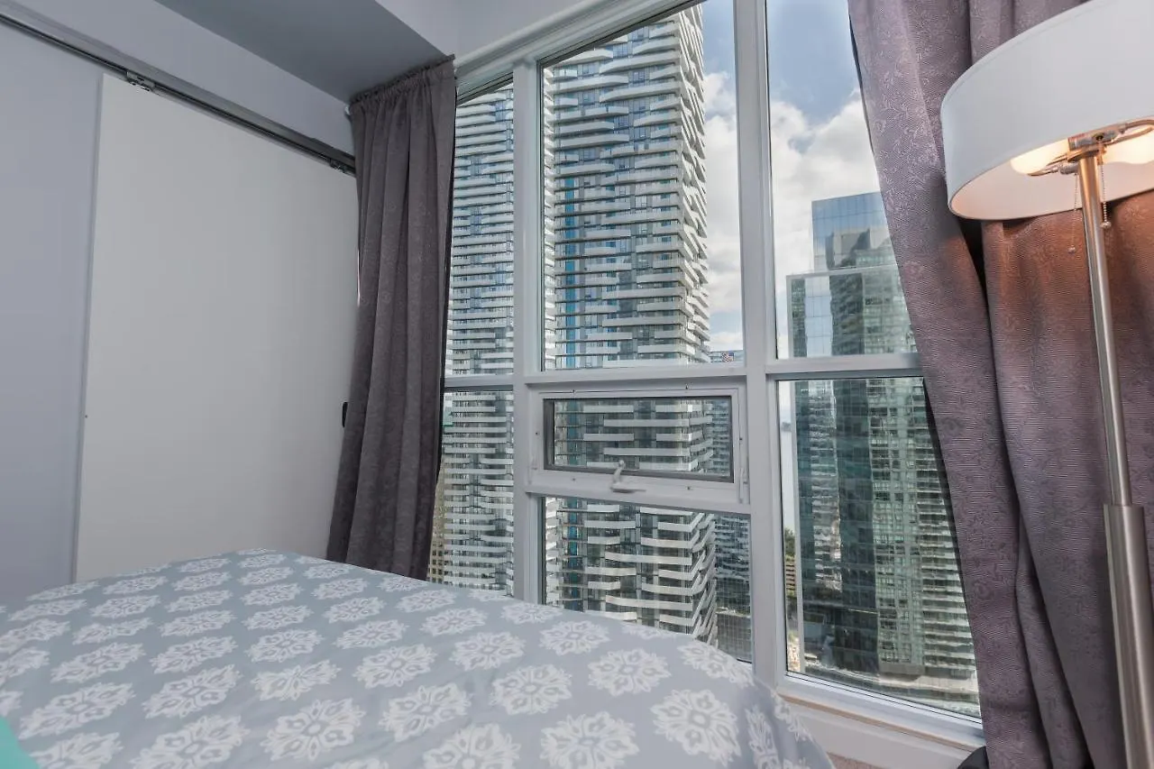 Applewood Suites - 3 Bdrm Ent. District Toronto
