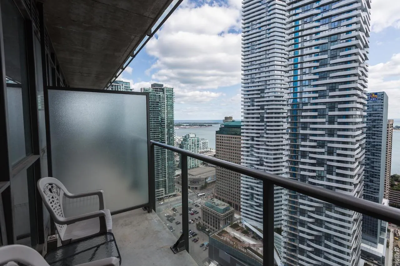 Applewood Suites - 3 Bdrm Ent. District Toronto