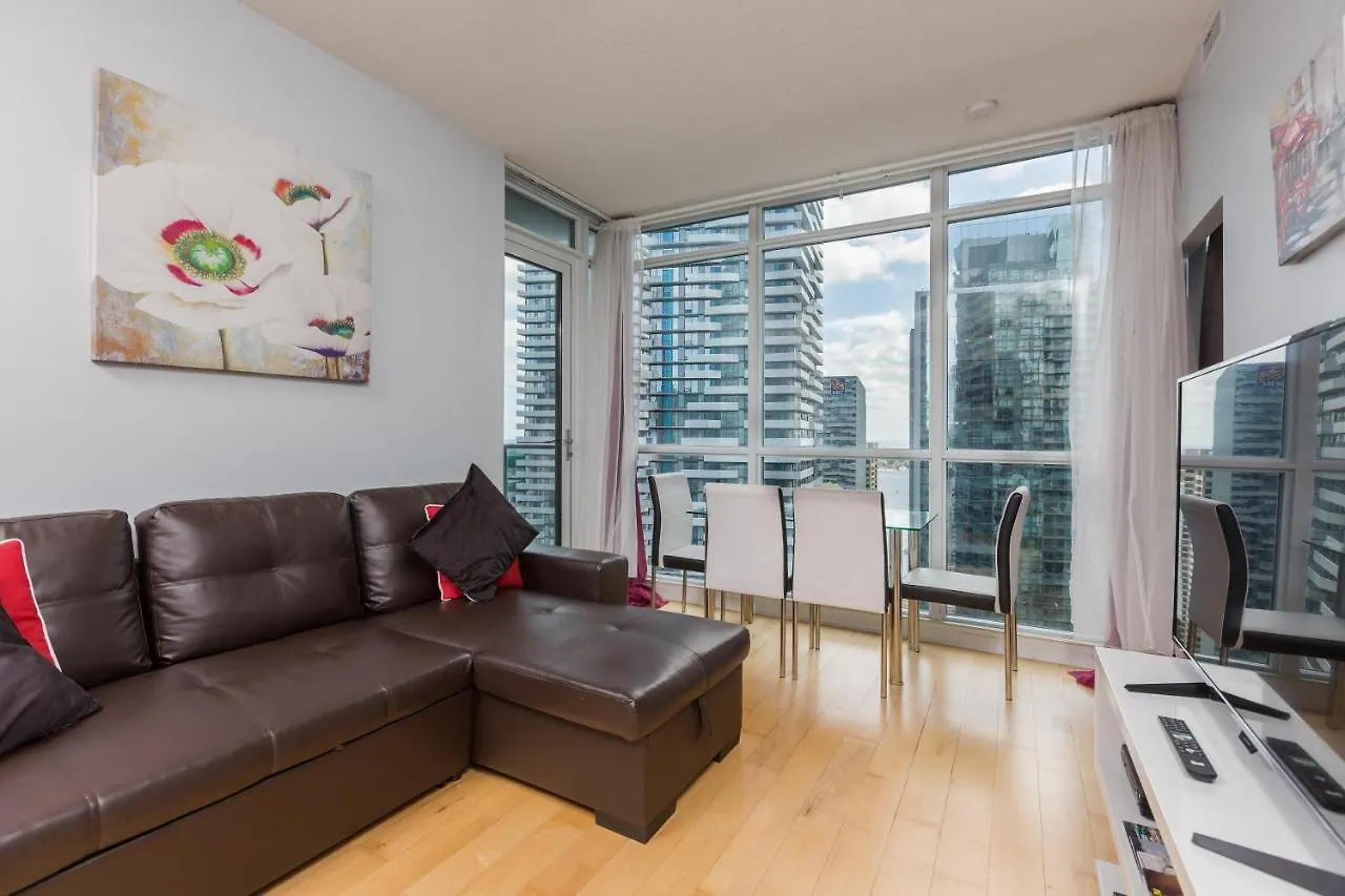 Applewood Suites - 3 Bdrm Ent. District Toronto 4*,  Kanada
