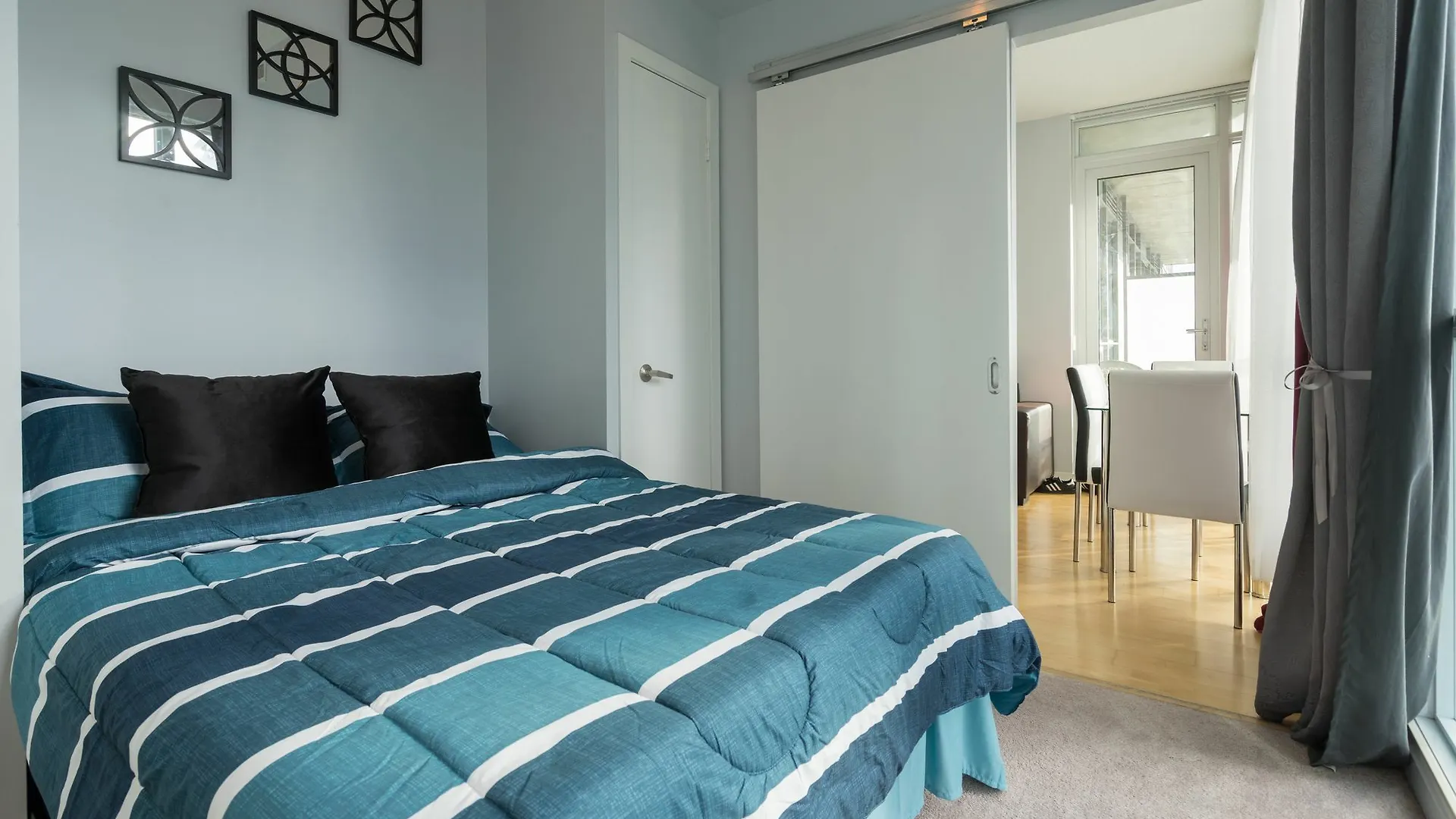 Applewood Suites - 3 Bdrm Ent. District Toronto