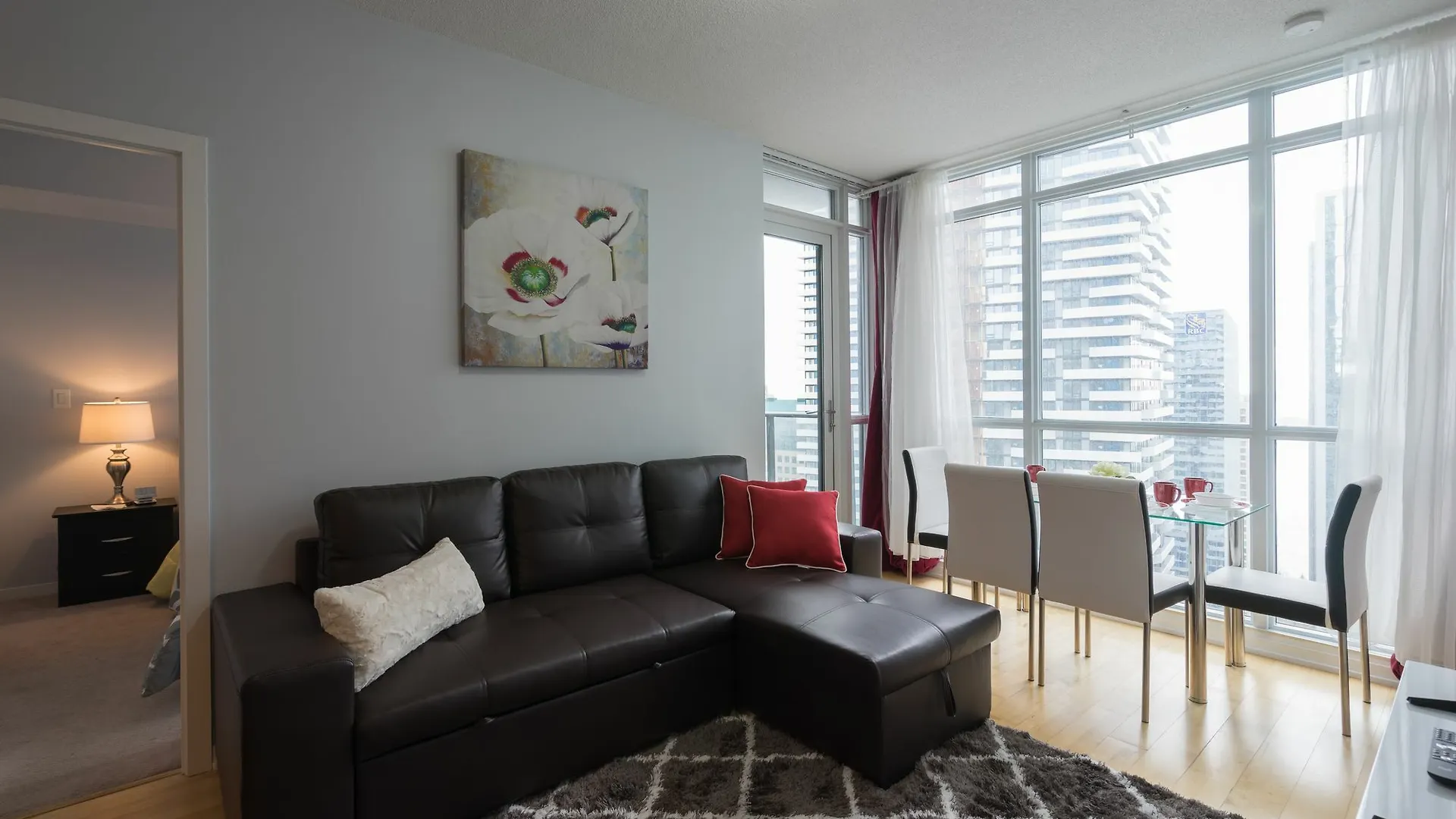 Applewood Suites - 3 Bdrm Ent. District Toronto 4*,